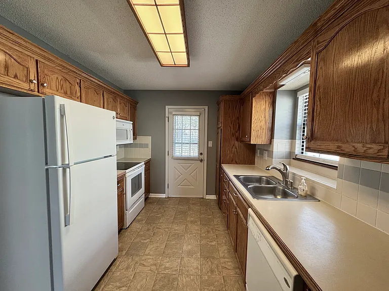 1412 SW Highland Dr — Photo 10