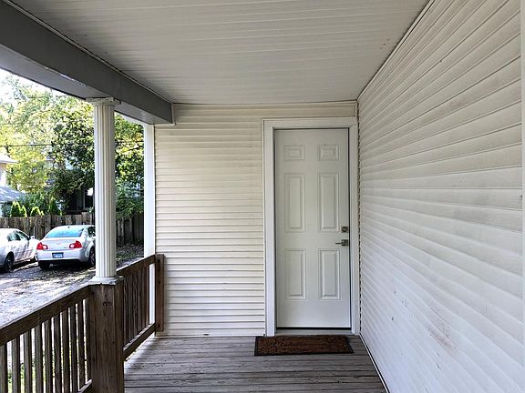 3rd image of 709 W Illinois St