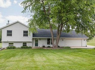 4905 Cedar View Dr, Cedar Rapids, IA 52404