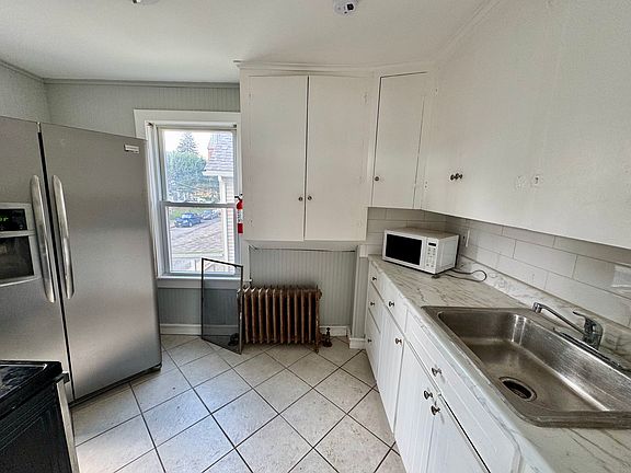 5th image of 36 Walnut St Unit 2