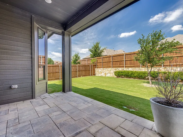914 Songbird Ln — Photo 19