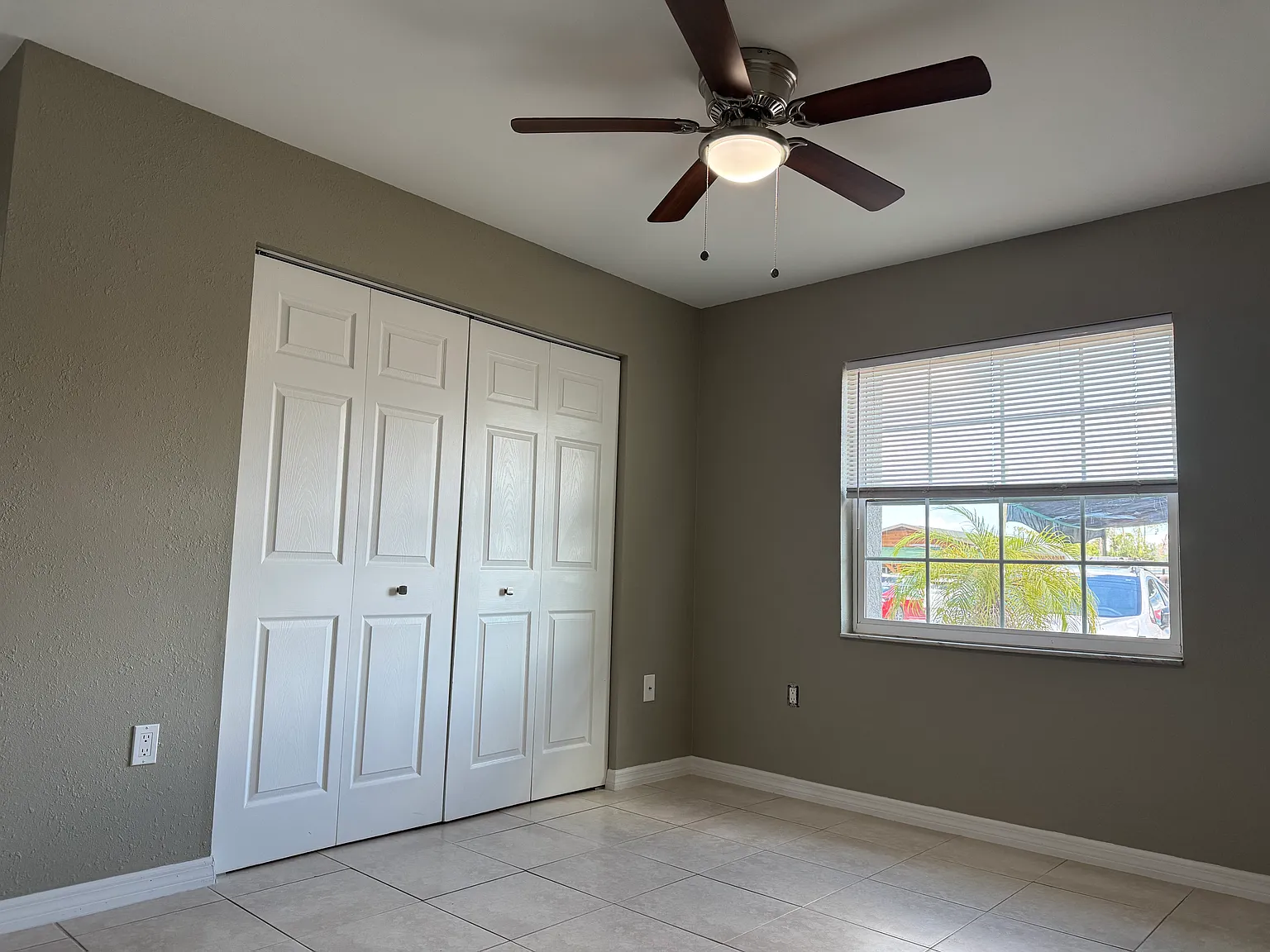 2 bed, 910 sqft, $1,600 — Photo 3