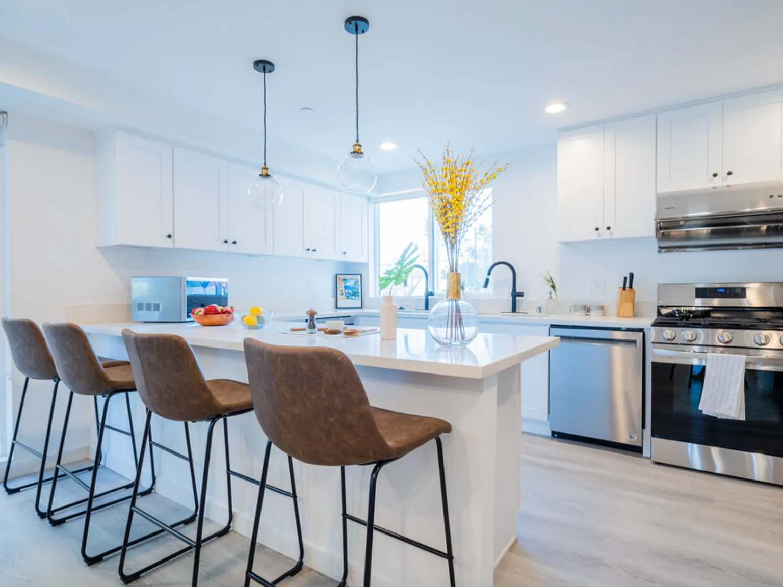 1815 W Adams Blvd — Photo 3