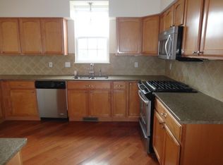 825 Myers Rd, Sugar Grove, IL 60554