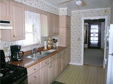 3rd image of 36039 Ash St