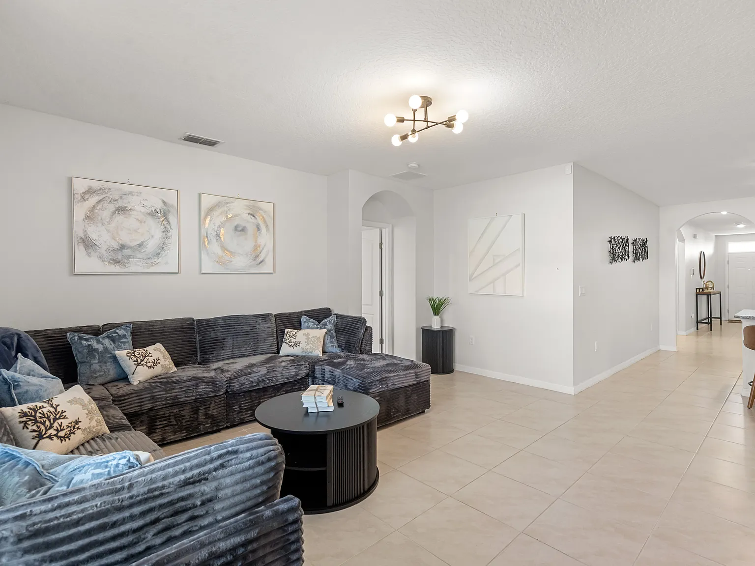 3 bed, $3,295 — Photo 1
