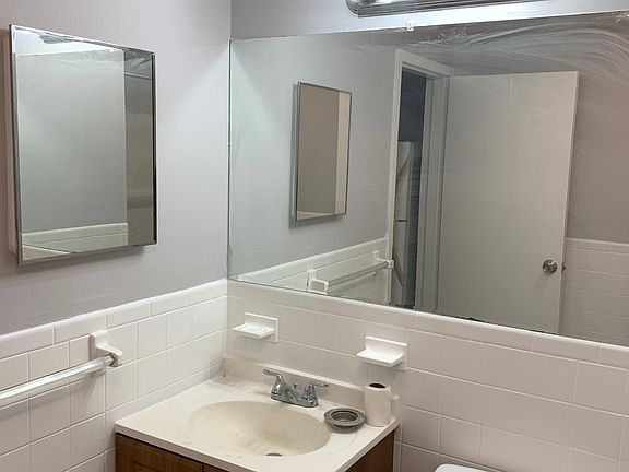3rd image of 80 Taft Ave APT 7