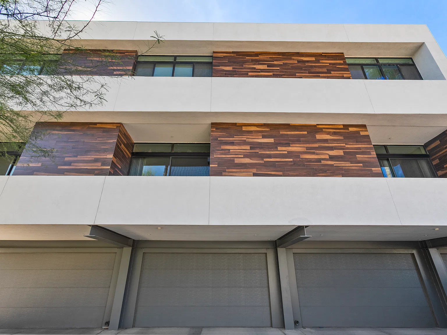 2 bed, 2.5 bath, 1200 sqft, $2,995 — Photo 2