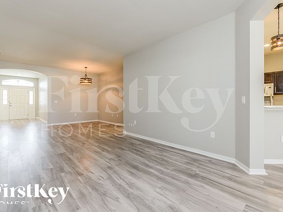 3rd image of 533 Interlock St