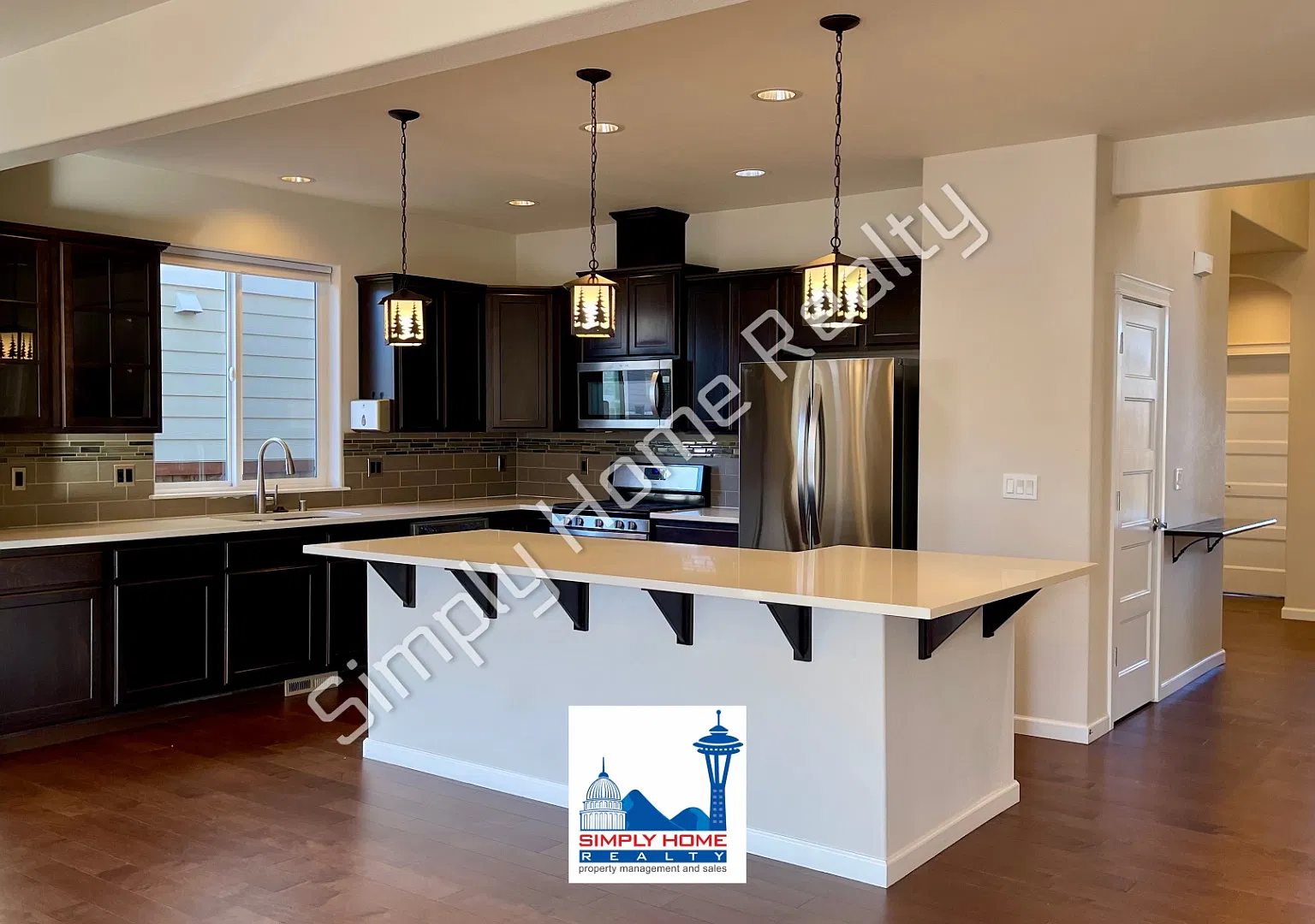 Stunning 3-Bedroom Home with 3 Bathrooms, Dedicated Office & Spacious Bonus Room! — Photo 4