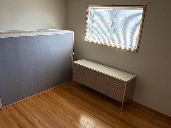 4th image of 3759 Bayswater Cres