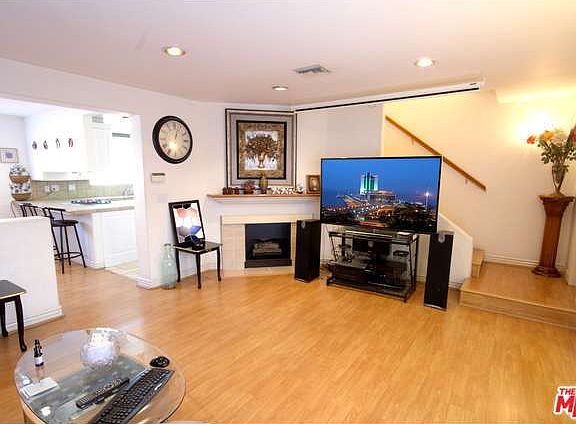 3rd image of 18550 Hatteras St Unit 42