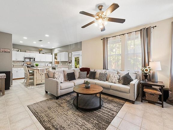 4th image of 300 Torrey Pines Court