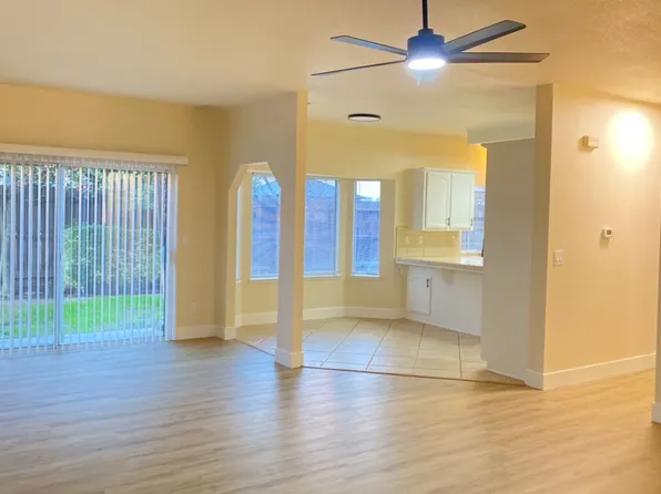 1001 Whispering Pines Dr, Turlock, CA 95382