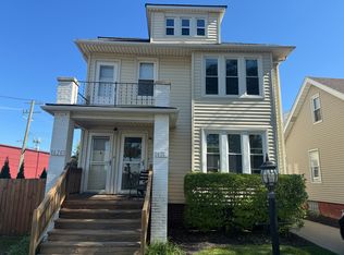1476 Wayburn Ave, Grosse Pointe, MI 48230