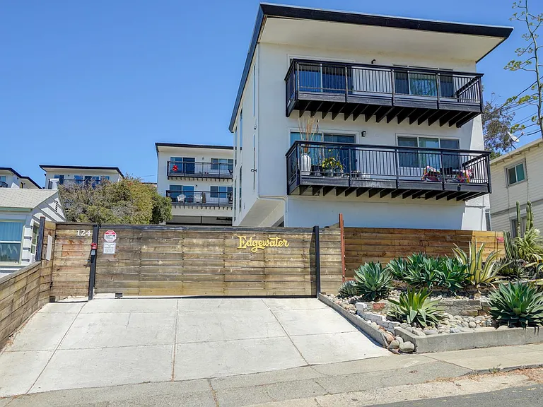 124 Farragut Ave — Photo 95