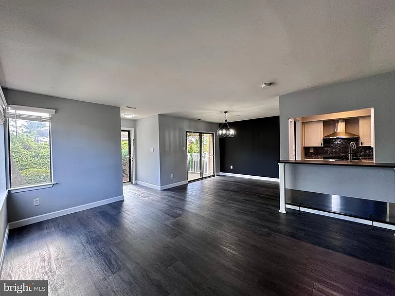 1403 Roberts Way — Photo 11