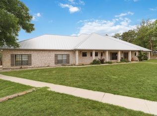 233 TWIN OAKS DR, La Vernia, TX 78121