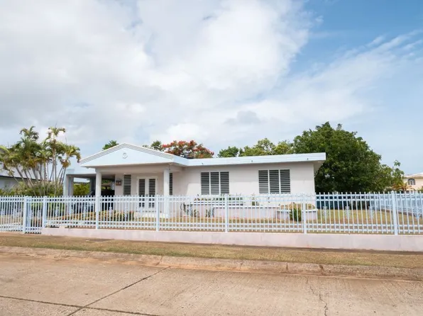 123 Calle King Br, Aguadilla, PR 00603