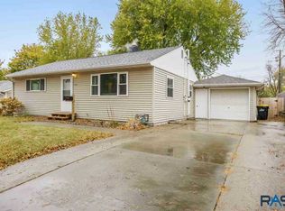 931 S Cloudas Ave, Sioux Falls, SD 57103