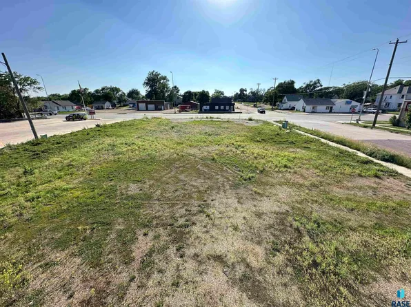502 S Washington Ave, Madison, SD 57042