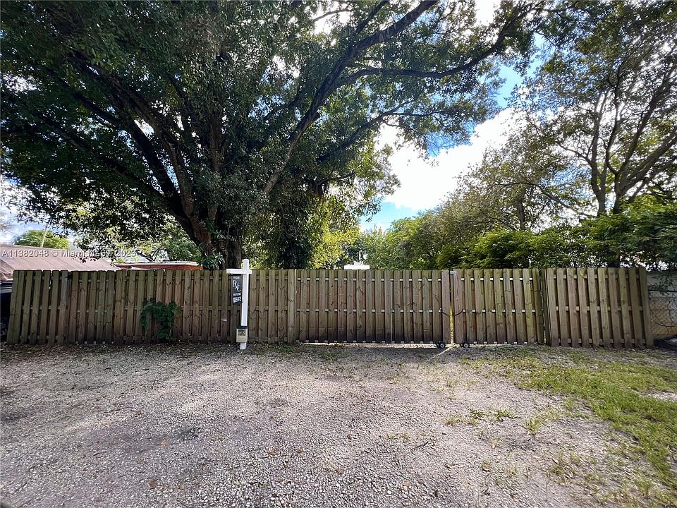 2nd image of 1424 SW 33rd Ct