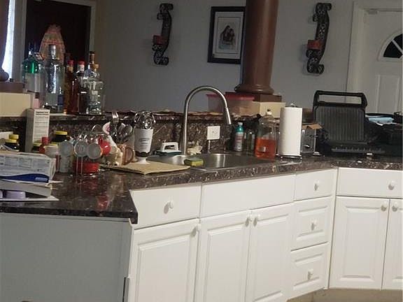 3rd image of 904 Sunniland Blvd