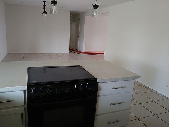 4th image of 306 W Wickieup Ln