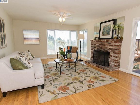 5th image of 15975 Cambrian Dr