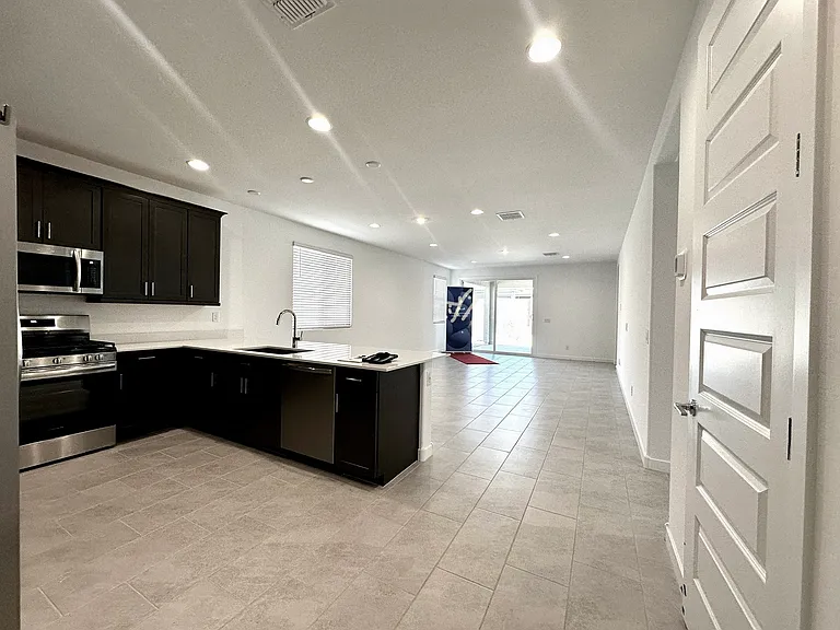 16756 W Charlotte Dr — Photo 4