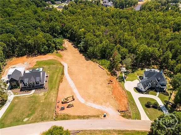 4th image of 642 Canter Way