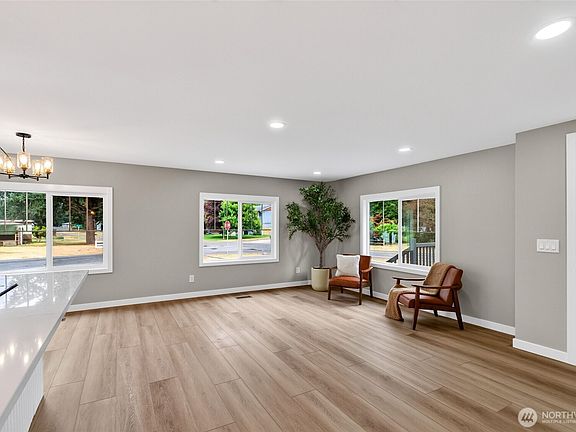 3rd image of 13401 215th Avenue E
