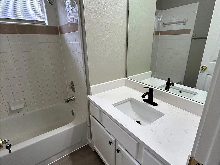1235 Armadillo Rd #B — Photo 13