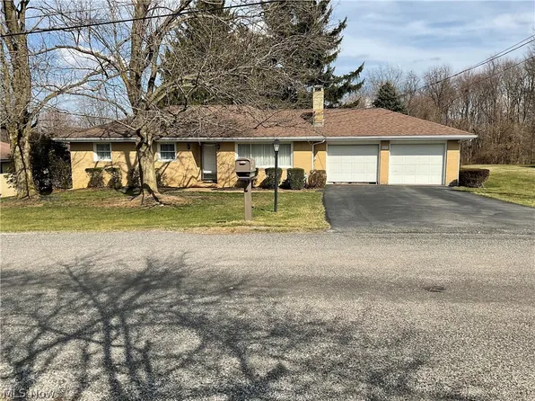 1371 Homestead Dr, East Liverpool, OH 43920