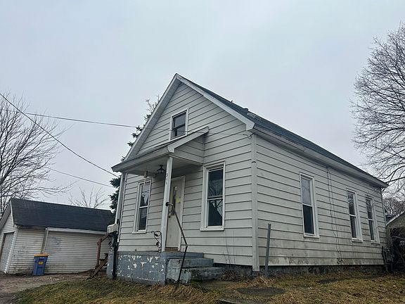 3rd image of 211 Mardell Pl SW