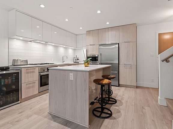 2nd image of 680 Seylynn Cres #102