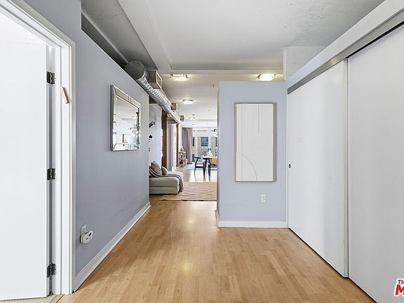 2nd image of 4215 Glencoe Ave Unit 302