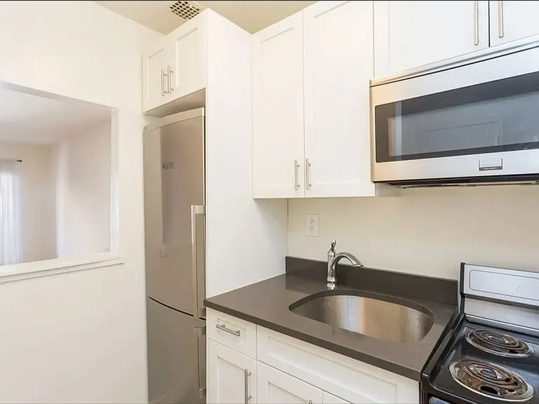 221 E 82nd St #4B — Photo 3