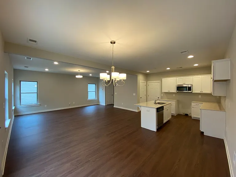 7950 Saint James Dr — Photo 10