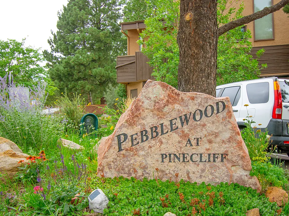 866 Pebblewood Dr