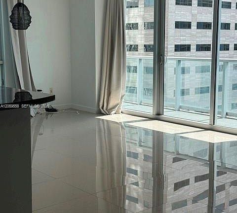 4th image of 300 S Biscayne Blvd #T-2416