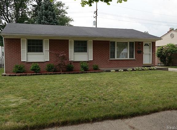 4th image of 34105 Majestic St