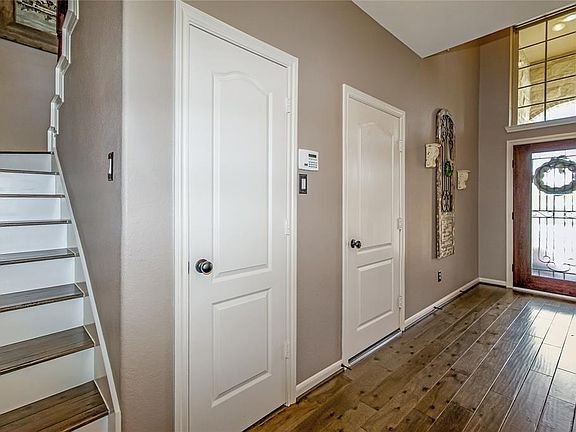 4th image of 16807 Highland Country Dr