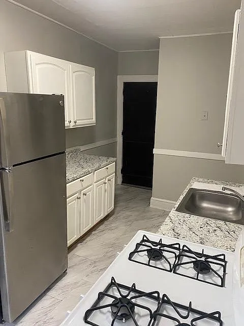 1 bed, 900 sqft, $995 — Photo 2