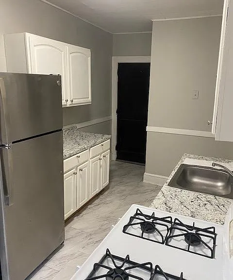 352 Laurel St #301 — Photo 2