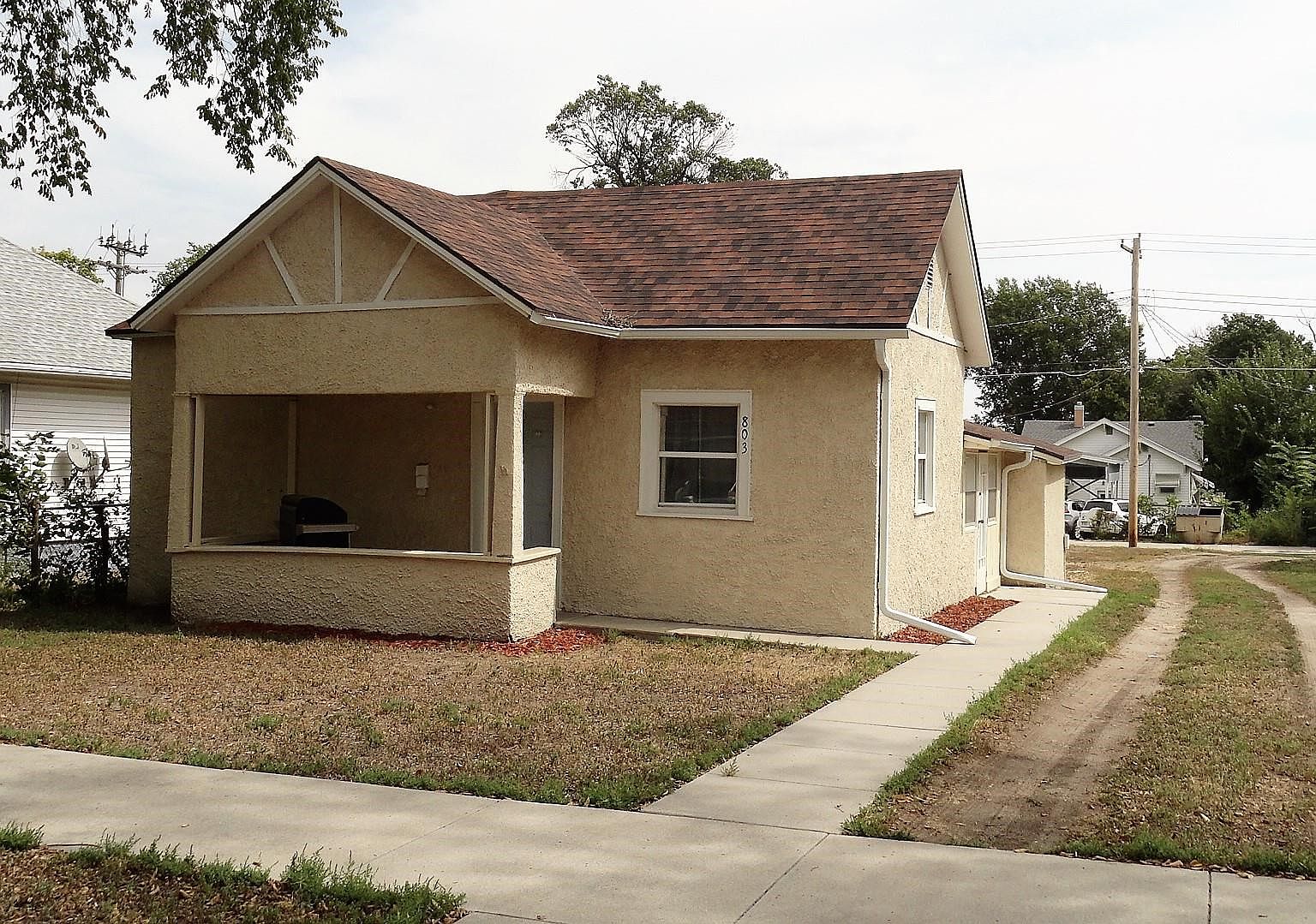 803 E 3rd St, Mccook, NE 69001 Zillow