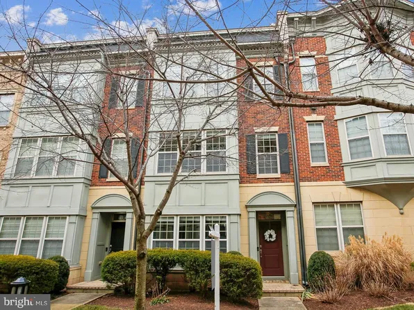 621 Sprintsail Way, Oxon Hill, MD 20745