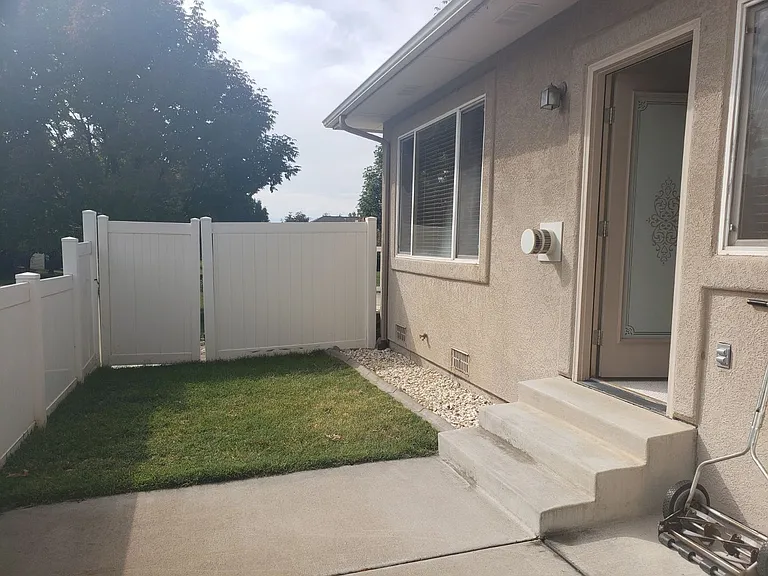 570 1/2 Garden Grove Ct — Photo 8