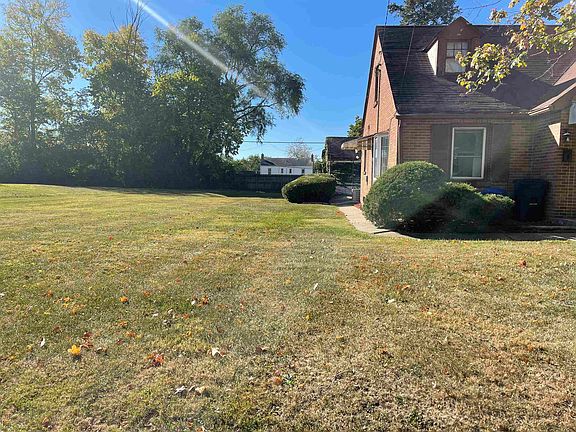 3rd image of 1028 Island Ave