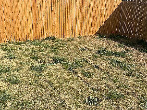 5th image of 900 Pear Cir